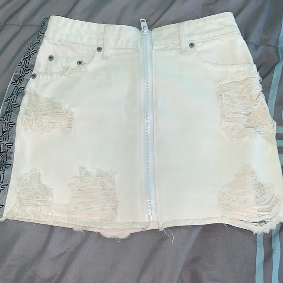 LF white zip Jean skirt - Picture 2 of 6